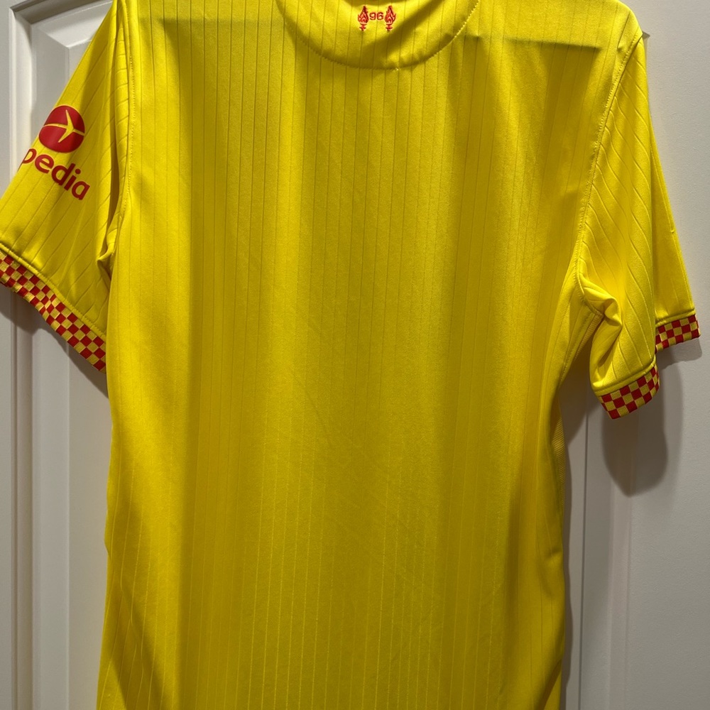 LiverPool Jersey - Picture 2 of 3